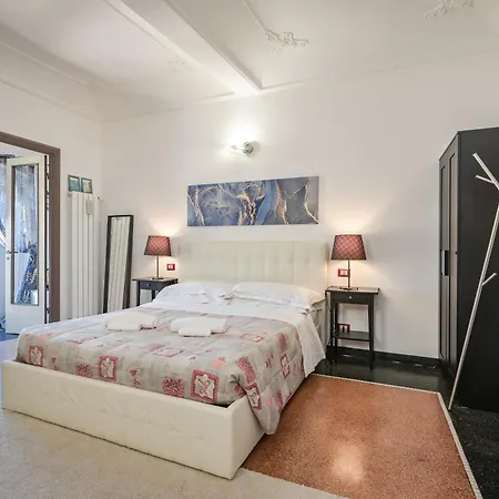 Apartamento Lovely On Rooftops - Genovainrelax